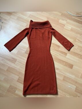 MINKPINK Off-Shoulder cowl neck Ribbed Knit Maxi Dress in Rust